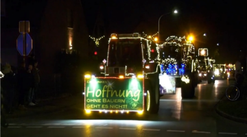 مواكب جرارات مضيئة مزارعو ألمانيا يحتفلون بالعام الجديد وسط تفاعل