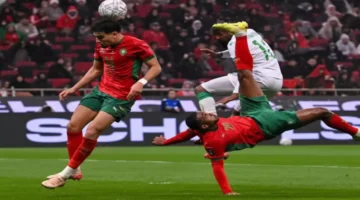 هدف خيالي أيوب الكعبي يسجل هدفاً أسطورياً يثير دهشة الجماهير.webp