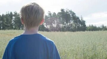 واقعة صادمة اعتقال طفل عمره 12 عامًا بتهمة القتل في