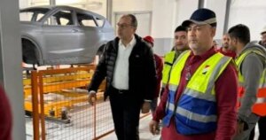 وزير قطاع الأعمال العام يؤكد تسريع تطوير مصانع النصر للسيارات خلال زيارة ميدانية مفاجئة