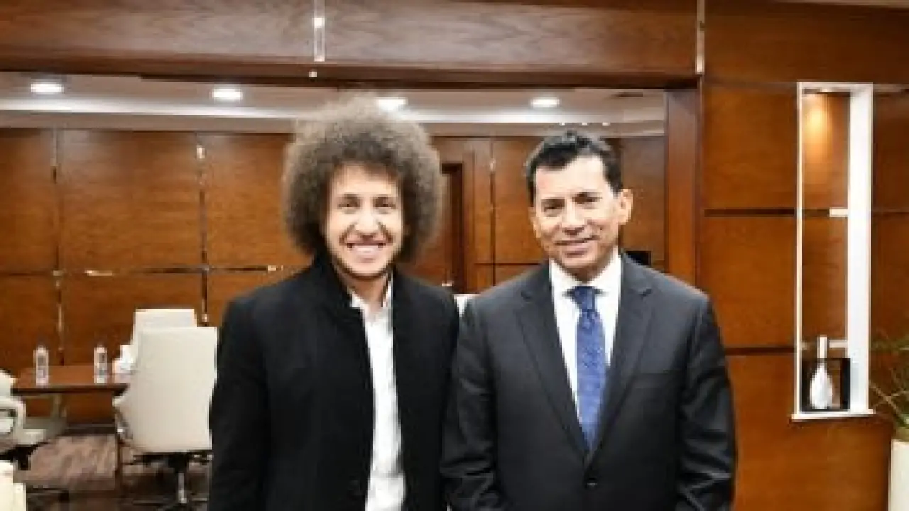 بطل معركة السفارات.. وزير الرياضة يحسم الجدل حول مصير المقاتل المصري بالخارج