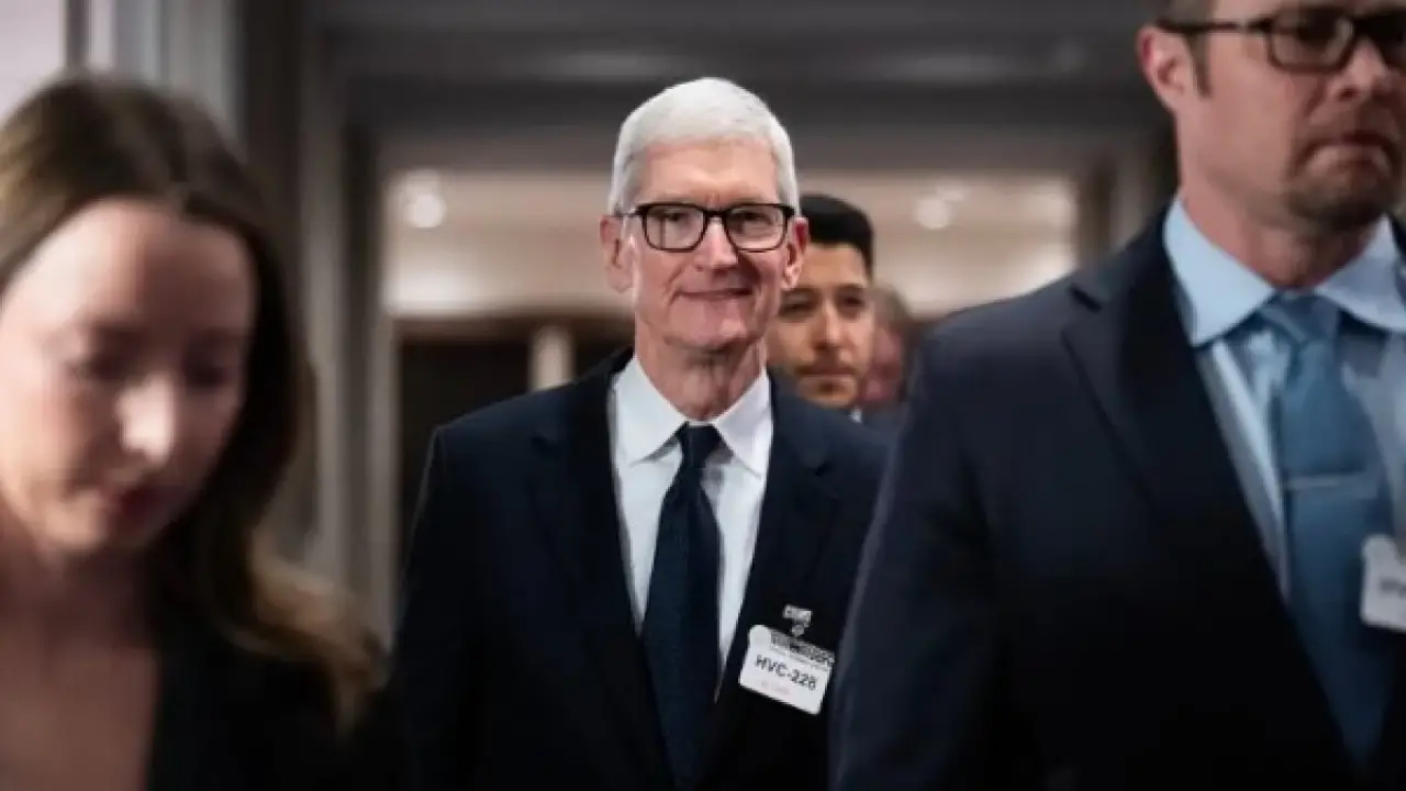 ثروة تيم كوك.. أرقام فلكية في كشوف رواتب قادة آبل تثير جدلاً واسعاً