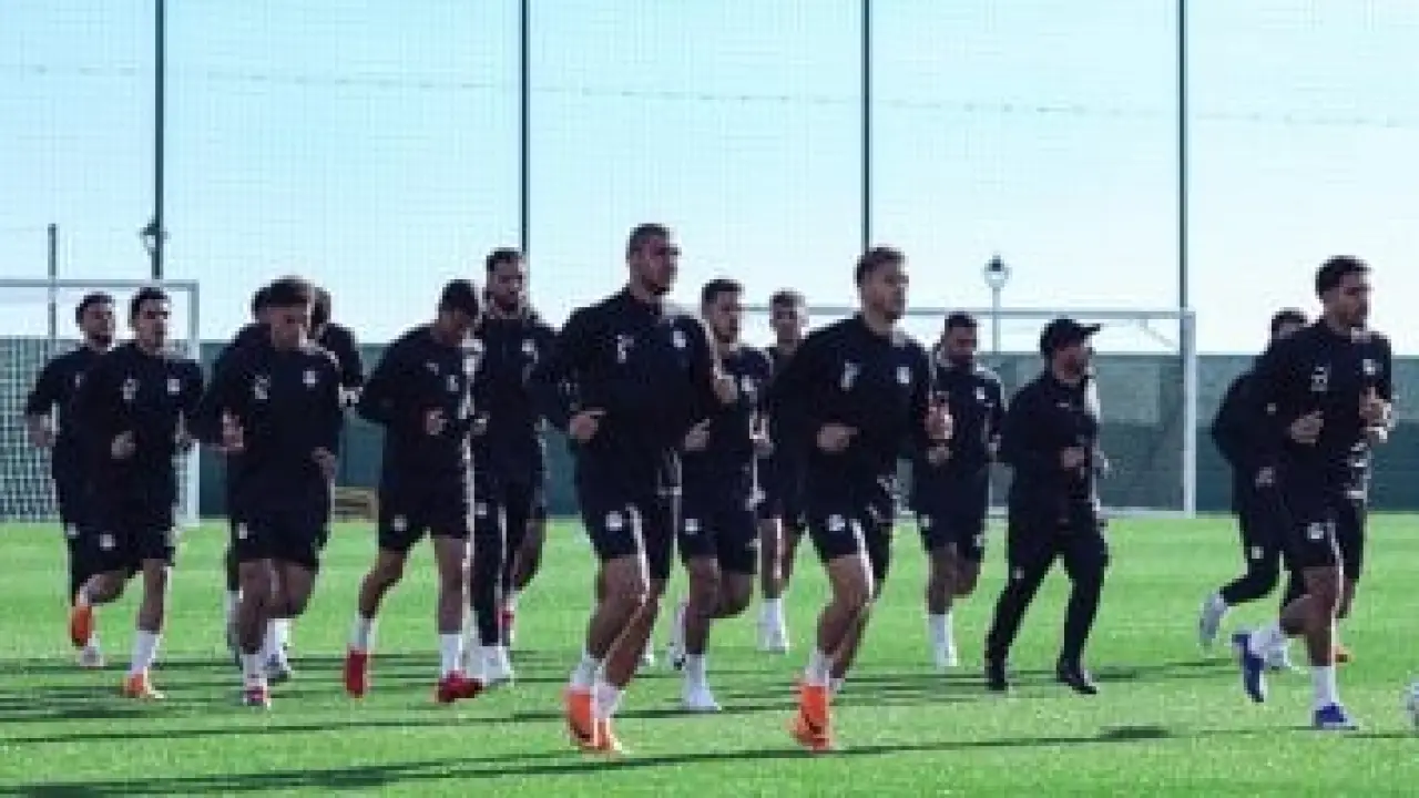 صدام الفراعنة والأفيال.. قناة مفتوحة تفاجئ الجماهير قبل قمة ربع نهائي أمم أفريقيا