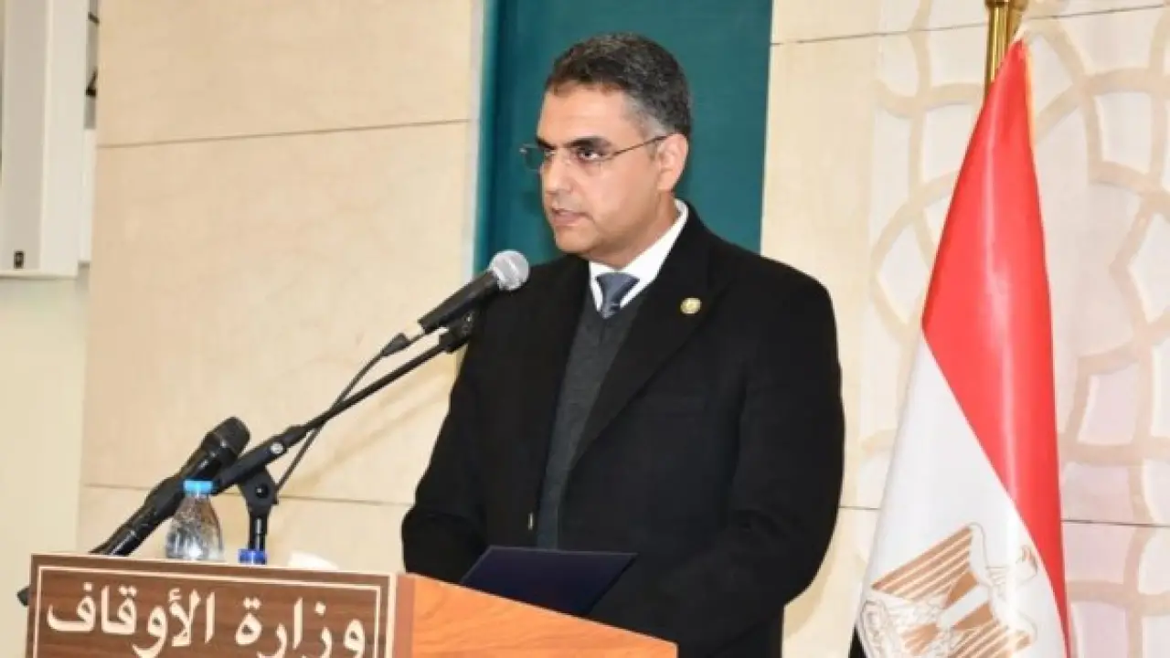 صورة الـسيدة زينب.. رد حاسم من الأوقاف ينهي الجدل حول وجود وزيرها بالمسجد