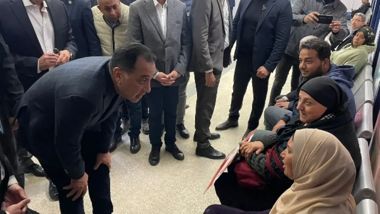 مستشفى دار السلام.. مدبولي يفاجئ المرضى بقرار غير متوقع خلال زيارته الأخيرة