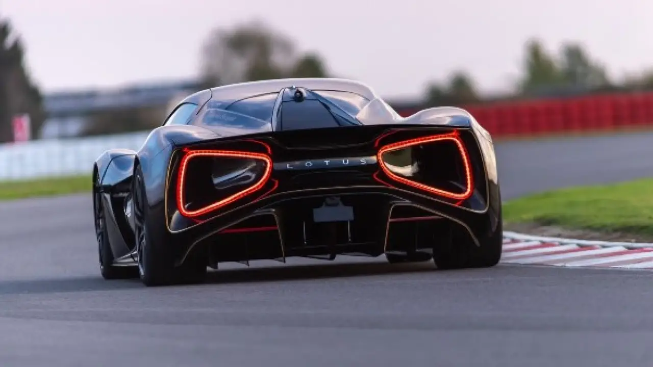 وحش لوتس إيفايا 2026.. قوة خيالية تتجاوز الحدود وتصدم عمالقة السيارات الرياضية