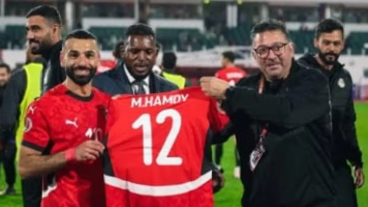 دموع محمد صلاح.. مشهد رفع قميص حمدي يحرك مشاعر الملايين بعد رسالة صادمة للمنتخب