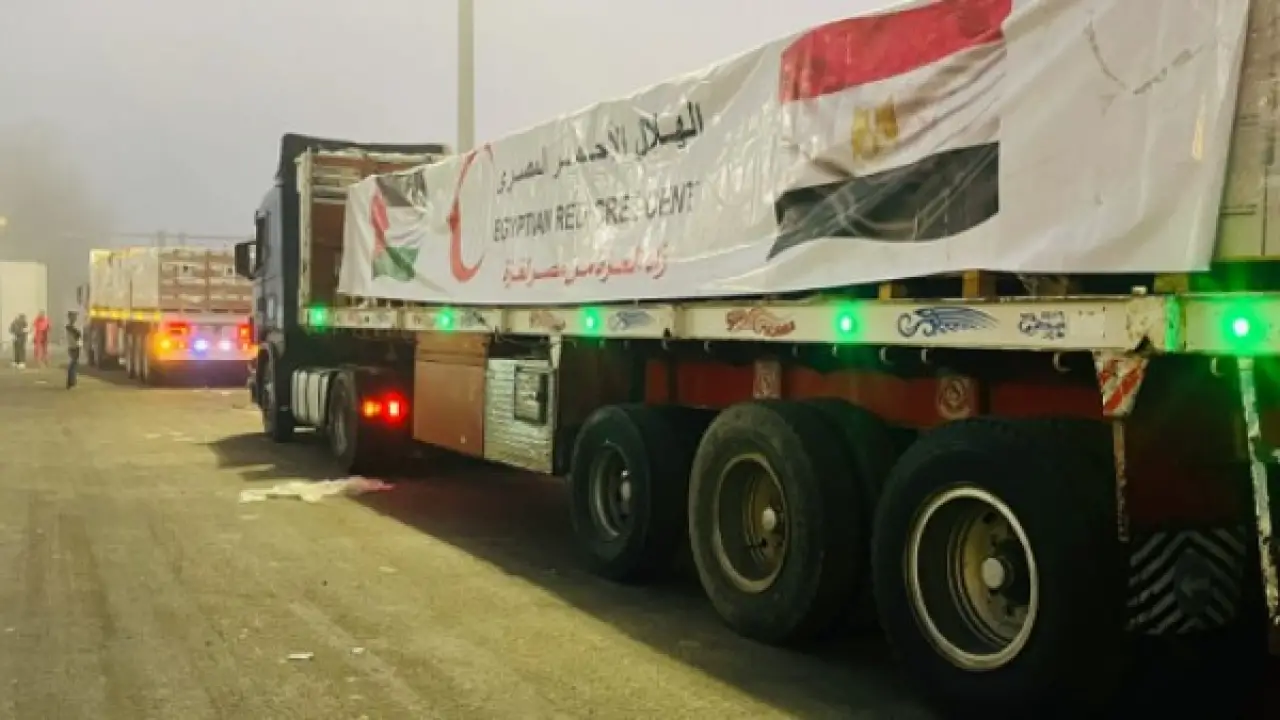 قافلة زاد العزة.. شريان حياة جديد يكسر حصار غزة عبر ميناء رفح