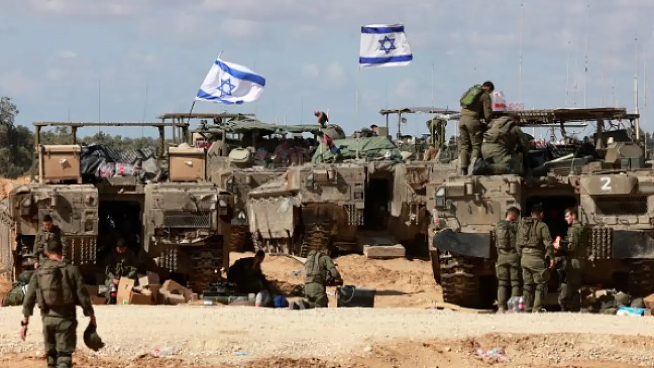 تحرك مفاجئ.. استنفار شامل في القواعد العسكرية الإسرائيلية يثير تساؤلات حول الهدف القادم