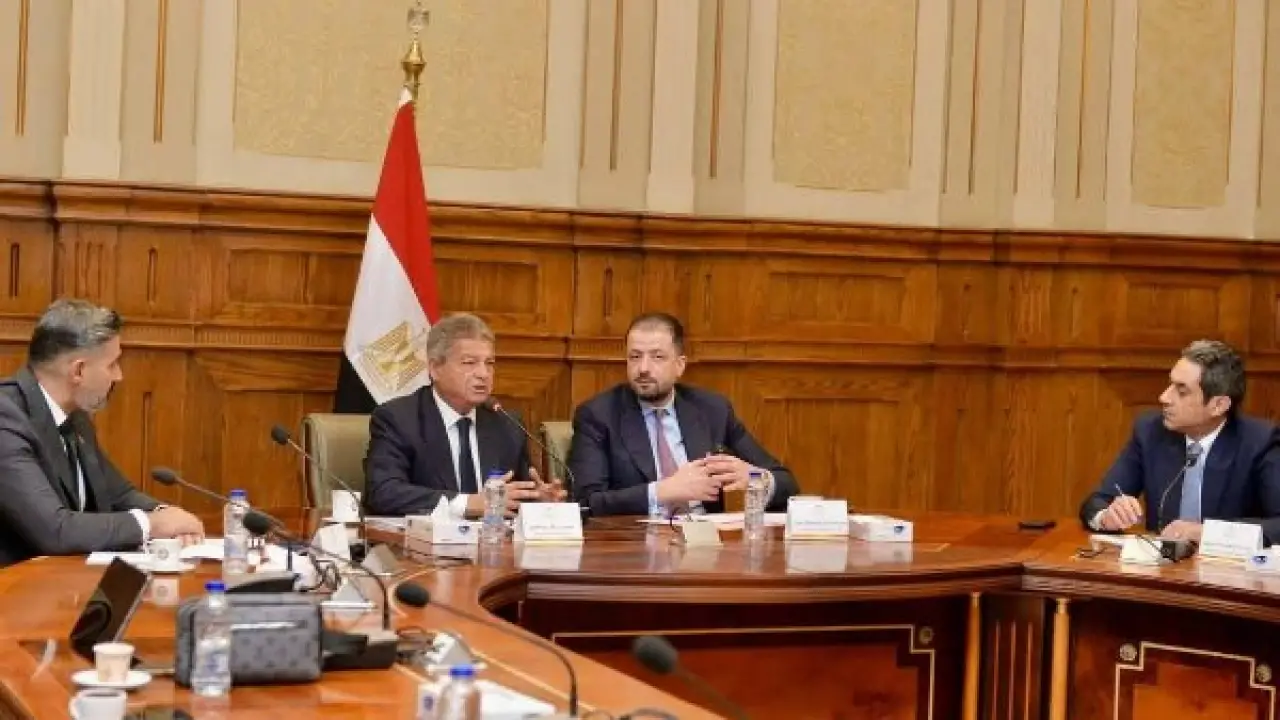 أزمة الإعلام المصري.. خالد عبد العزيز يواجه شيوخ البرلمان بقرارات صعبة ومصيرية