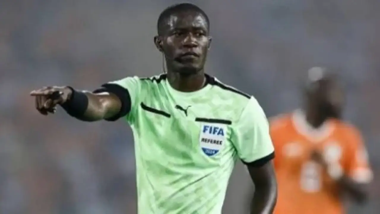 أزمة صافرة.. اختيار حكم مباراة مصر والسنغال يثير رعب الجماهير قبل الصدام الحاسم