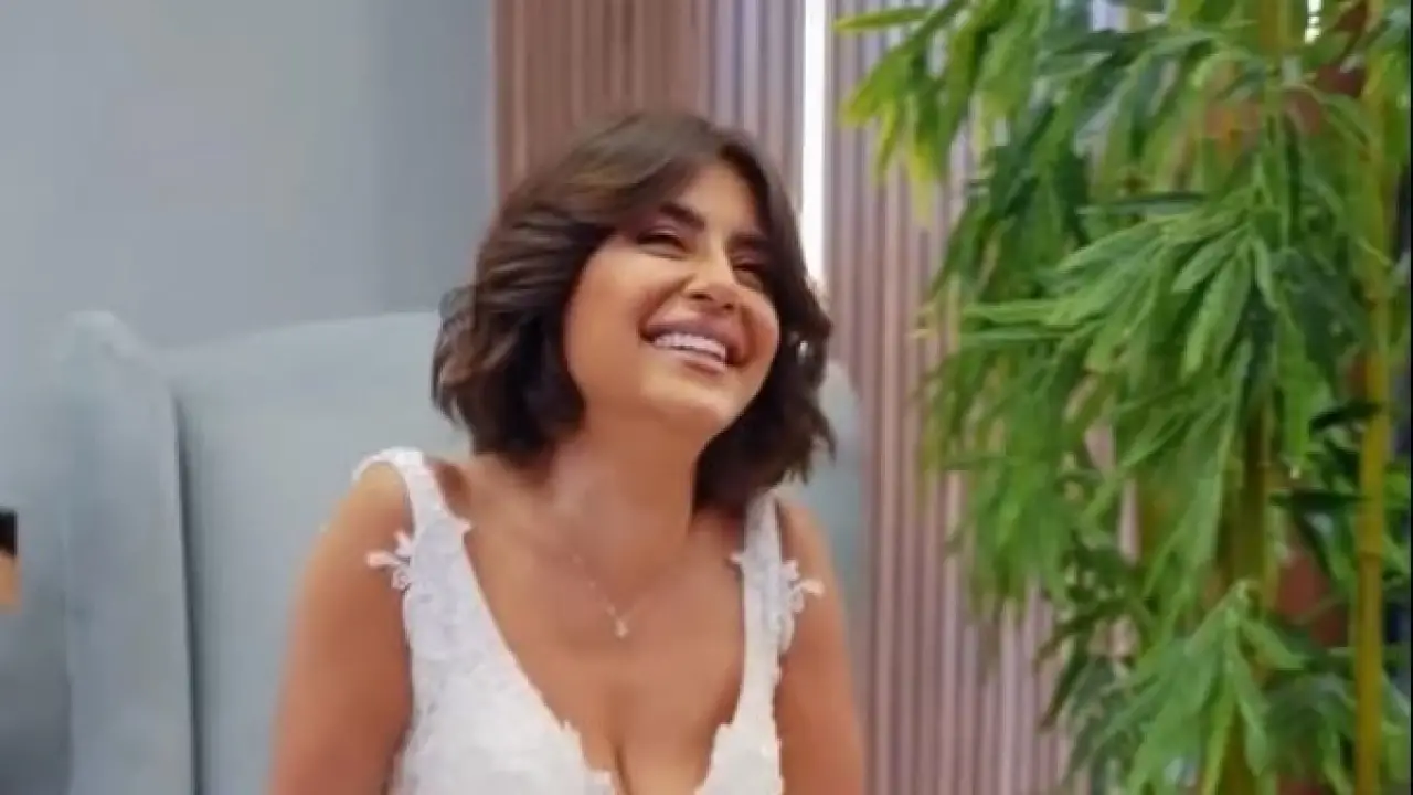 إطلالة منة فضالي.. فستان زفاف يثير عاصفة من الجدل وتساؤلات حول حقيقة الارتباط