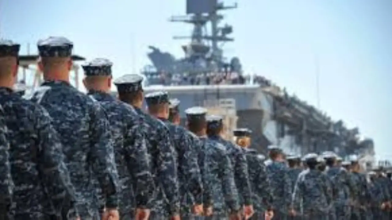 تحرك عسكري مفاجئ.. قائد البحرية الأمريكية بالأردن لمهمة سرية تخص الذكاء الاصطناعي