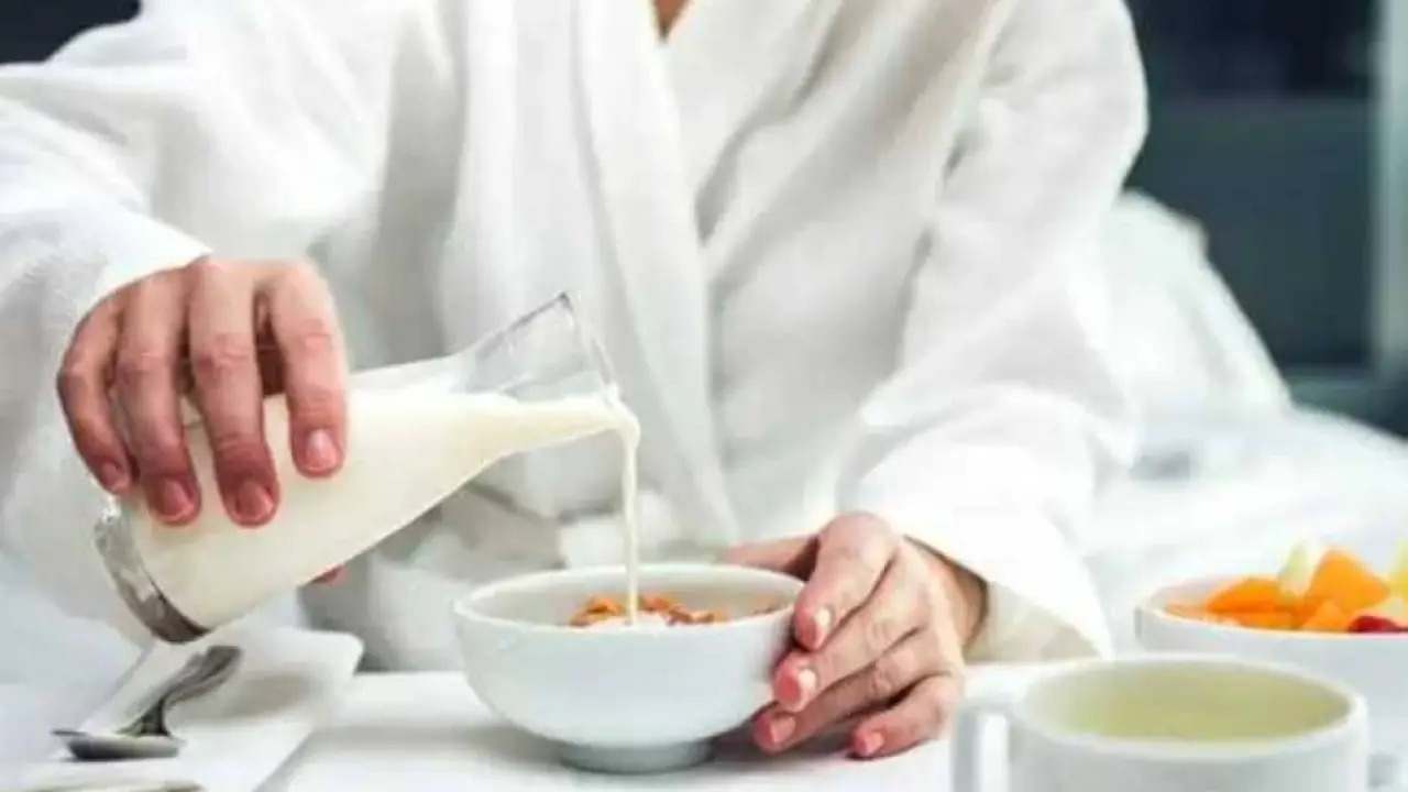 تسمم غذائي مفاجئ.. 6 أطعمة يمنع مزجها مع الحليب تهدد سلامة جهازك الهضمي