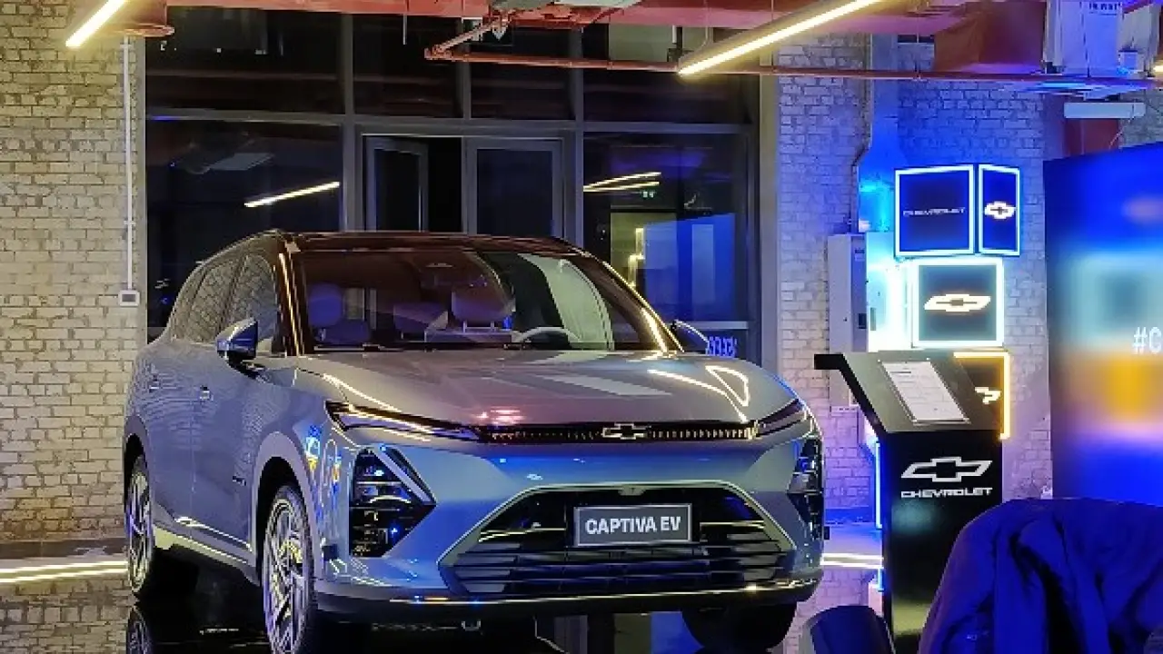 شوارع مصر تتبدل.. قرار مرتقب ينهي عصر المحركات التقليدية ويصدم أصحاب السيارات التقليدية