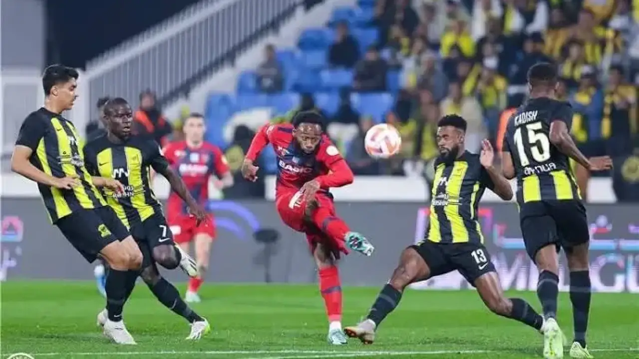 صدام العميد.. ثلاث قنوات مجانية تنقل مباراة الاتحاد وضمك بتعليق سينتظر الجميع سماعه