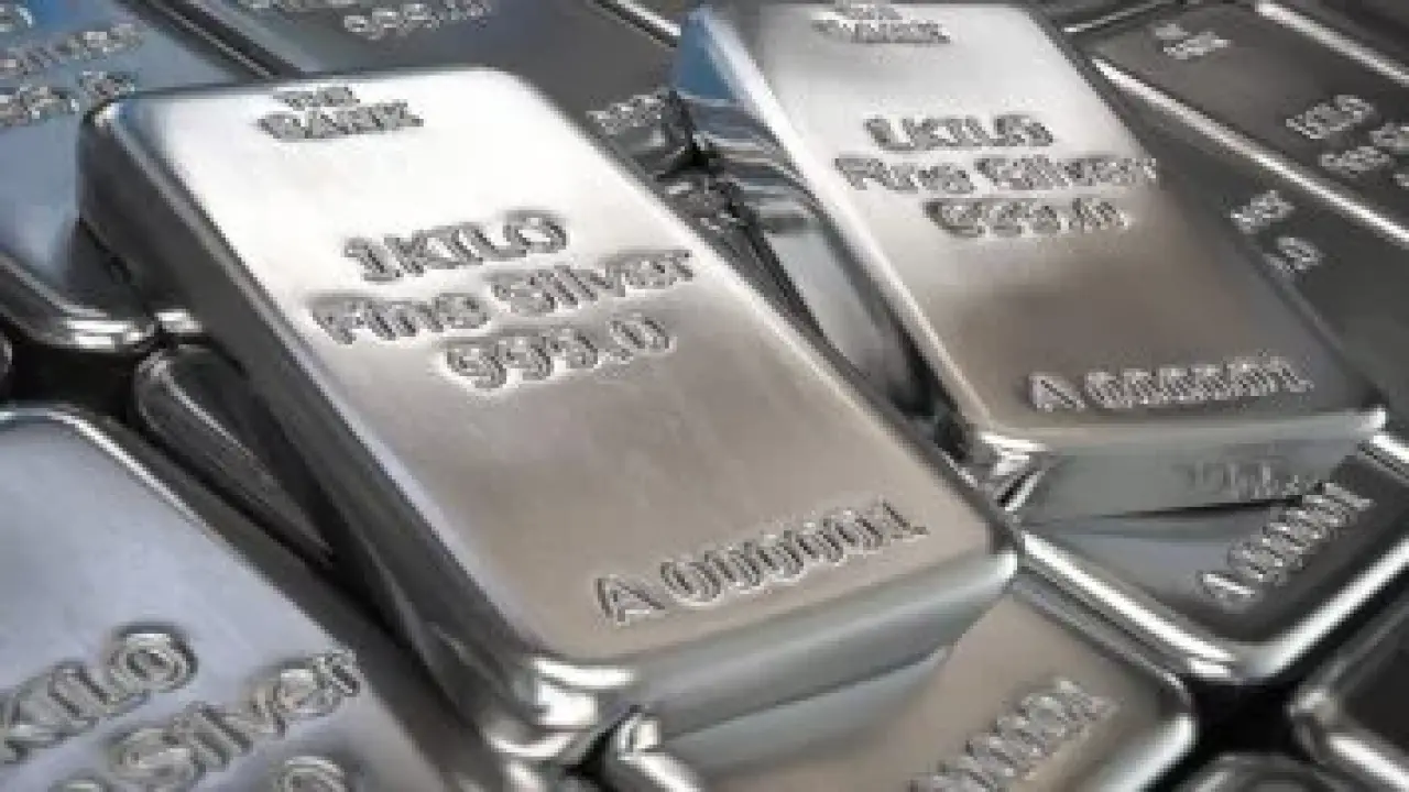 أرقام تاريخية.. قفزة مفاجئة في أسعار الفضة تثير قلق المستثمرين مطلع 2026