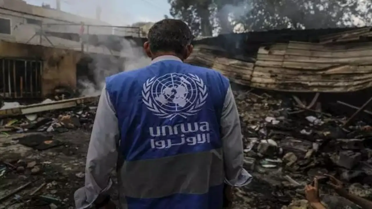 أزمة عطش خانقة.. عائلات غزة تصارع الموت من أجل قطرة مياه نظيفة