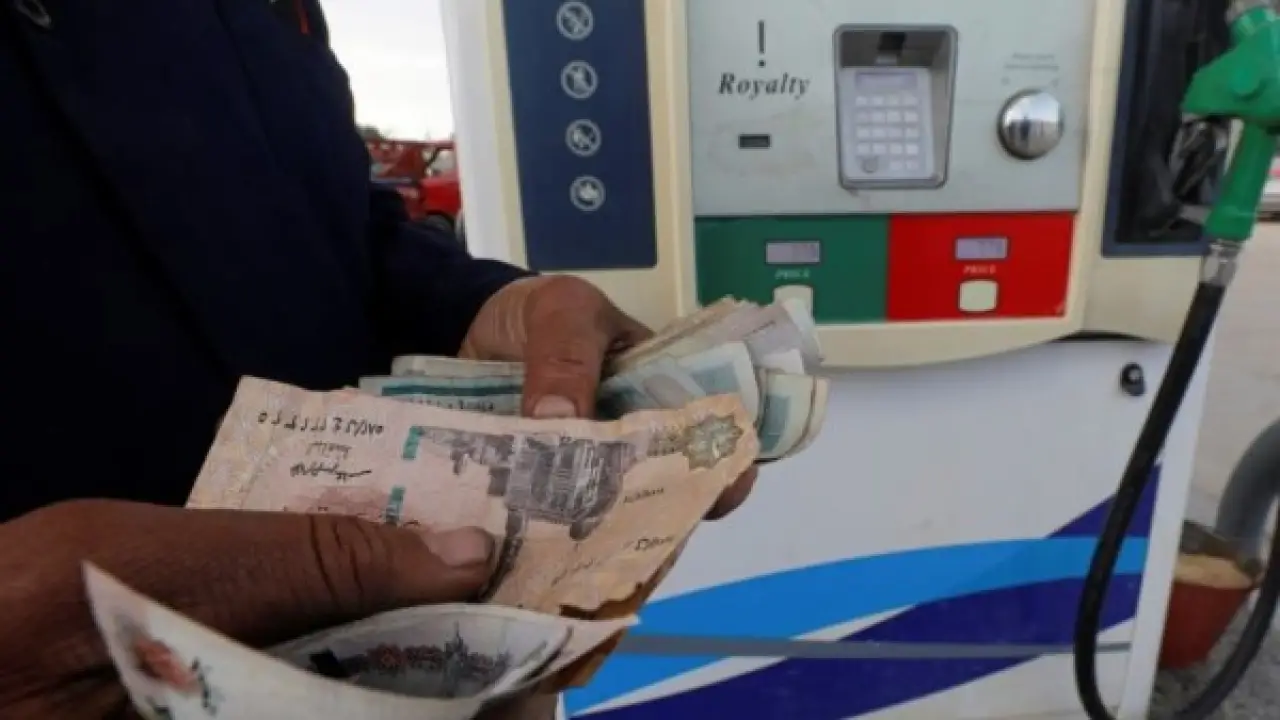 أسعار الوقود الجديدة.. تسعيرة يناير الصادمة تثير ارتباك السائقين في محطات البنزين