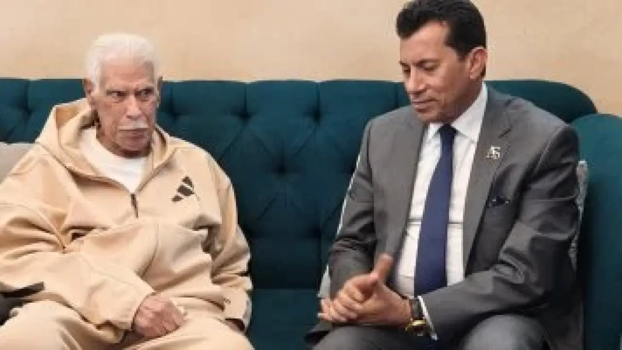 المعلم حسن شحاتة.. كلمات نارية للاعبي المنتخب تثير حماس الجماهير قبل صدام السنغال المرتقب