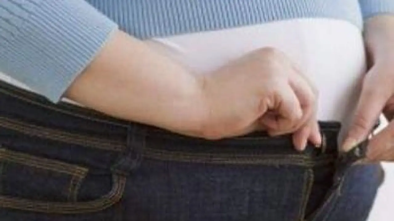 بدون رجيم قاسٍ.. حيلة منزلية بسيطة تنسف دهون البطن في أيام معدودة