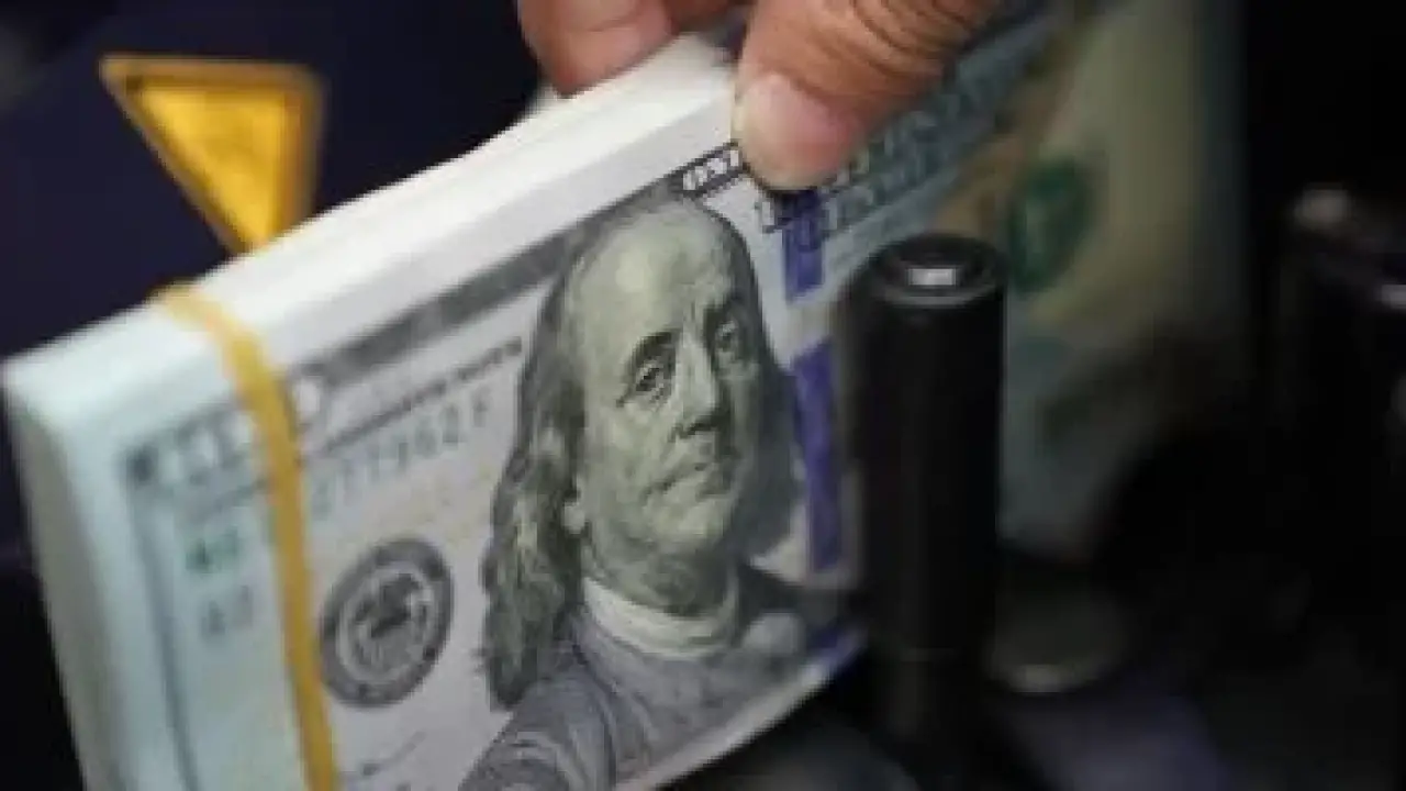 تجاوز كل التوقعات.. قفزة مفاجئة في سعر الدولار تصدم الأسواق مع بداية 2026