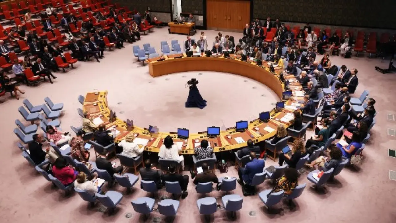 تحرك دولي حاسم.. مجلس الأمن ينهي الجدل بشأن تأمين الملاحة في البحر الأحمر