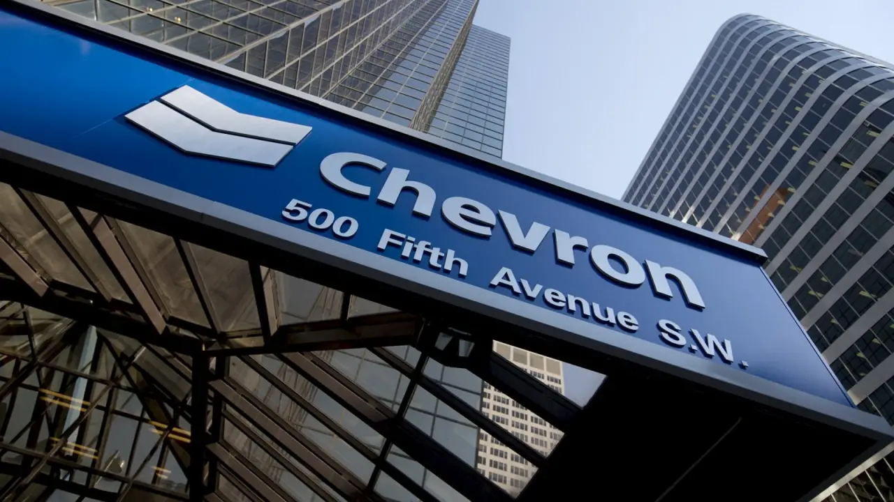 تحرك مفاجئ لـ شيفرون.. النفط الفنزويلي يغزو مصافي أمريكا بقرار يقلب موازين الطاقة 2026