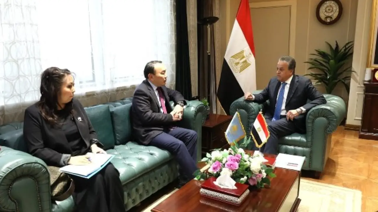 تكنولوجيا الأدوية.. تعاون مصري كازاخستاني مرتقب يحسم مستقبل التصنيع المحلي في 2026