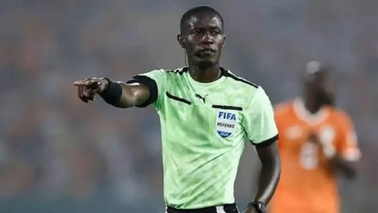 حفيظ دراجي يهاجم.. اتهامات خطيرة للتحكيم بعد حرمان الفراعنة من نهائي الحلم