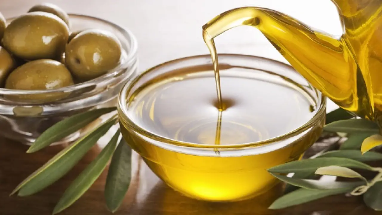 سر الشباب الدائم.. زيت الزيتون ينهي كابوس 8 مشكلات تؤرق النساء في 2026