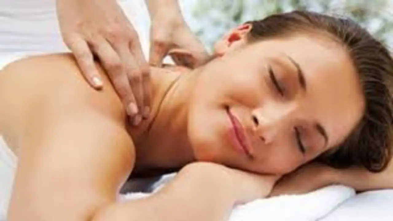 سيكولوجية اللمس.. سر بسيط بنسبة 15% يغير شكل العلاقة الزوجية للأبد