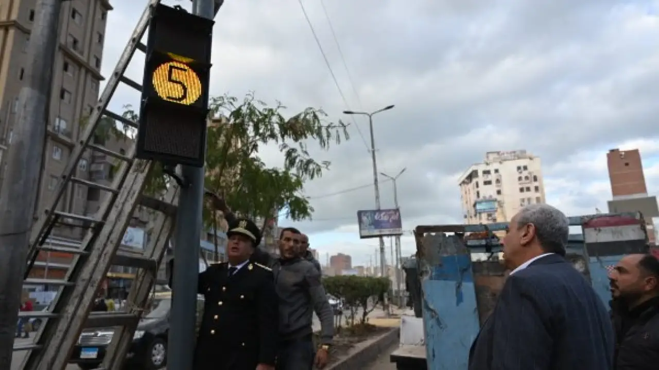 شوارع المحلة.. كاميرات مراقبة ذكية تبدأ رصد المخالفات في شارع البحر بتعليمات مشددة