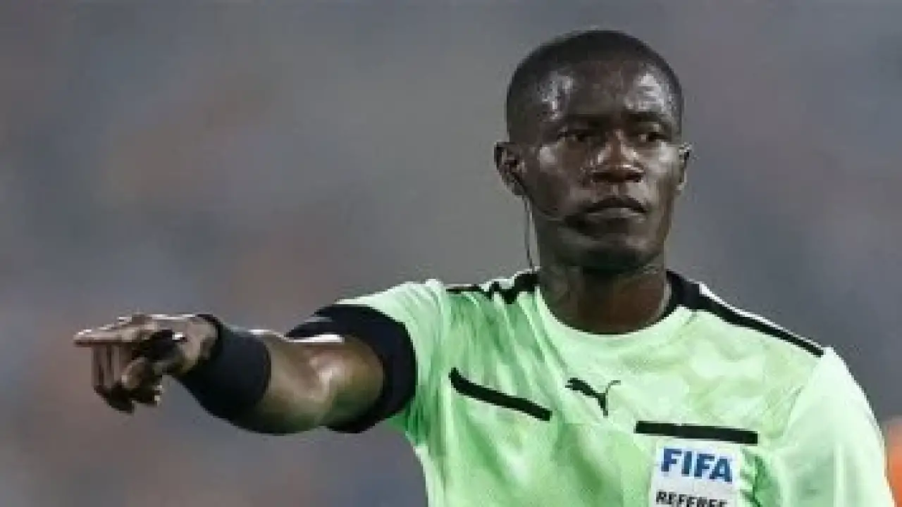 صافرة الجابوني إتشو.. تميمة حظ تاريخية تحسم مصير منتخب مصر أمام السنغال