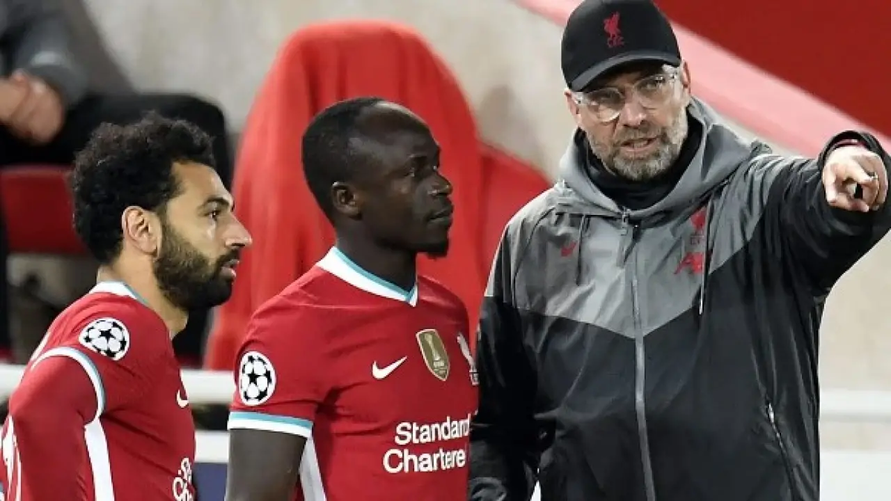 صراع الأساطير.. يورجن كلوب يحسم موقفه من مفاضلة محمد صلاح وساديو ماني