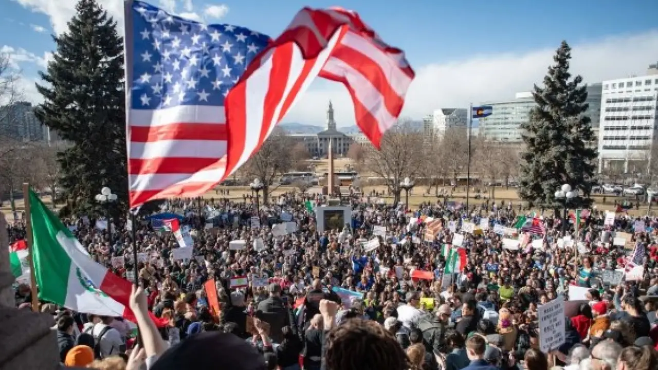 قرار ترامب الحاسم.. شرط واحد ينهي حلم الجنسية الأمريكية ويهدد آلاف المهاجرين بالترحيل