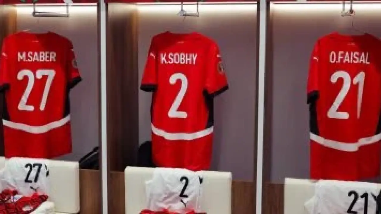 مشهد مؤثر في غرف الملابس.. سر علم مصر الذي يحفز الفراعنة لإسقاط السنغال