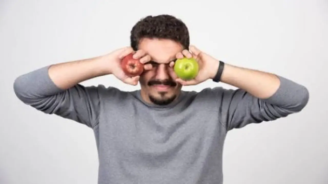 وداعاً لضعف النظر.. قائمة أطعمة مذهلة تعيد الحيوية لعينيك في بداية 2026