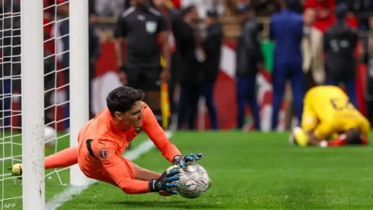 أسطورة الحضري في خطر.. قفازات ياسين بونو تزلزل عرش التاريخ بقلب القارة السمراء