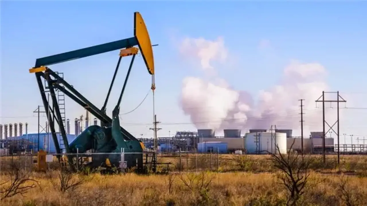 انهيار مفاجئ في آسيا.. أسعار النفط تسجل تراجعاً حاداً يربك حسابات الأسواق العالمية