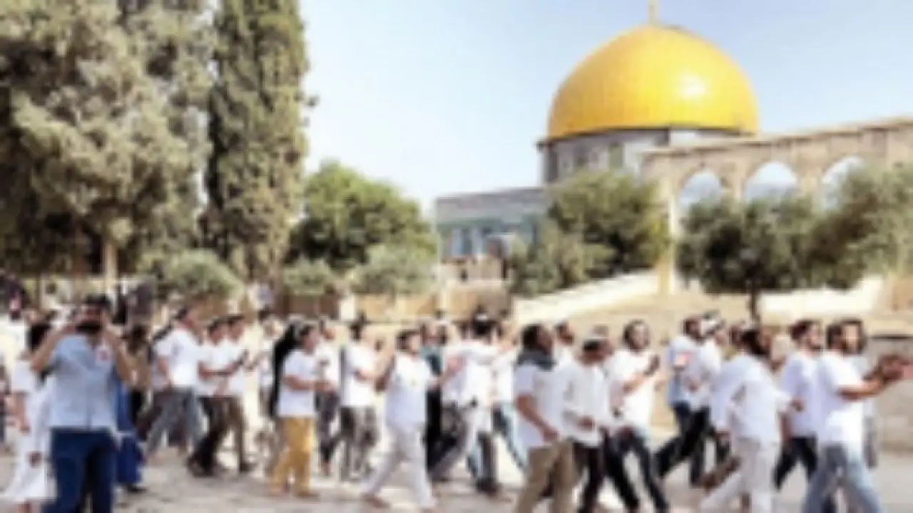 باحات المسجد الأقصى.. اقتحام مفاجئ يربك احتفالات الفلسطينيين بذكرى الإسراء والمعراج