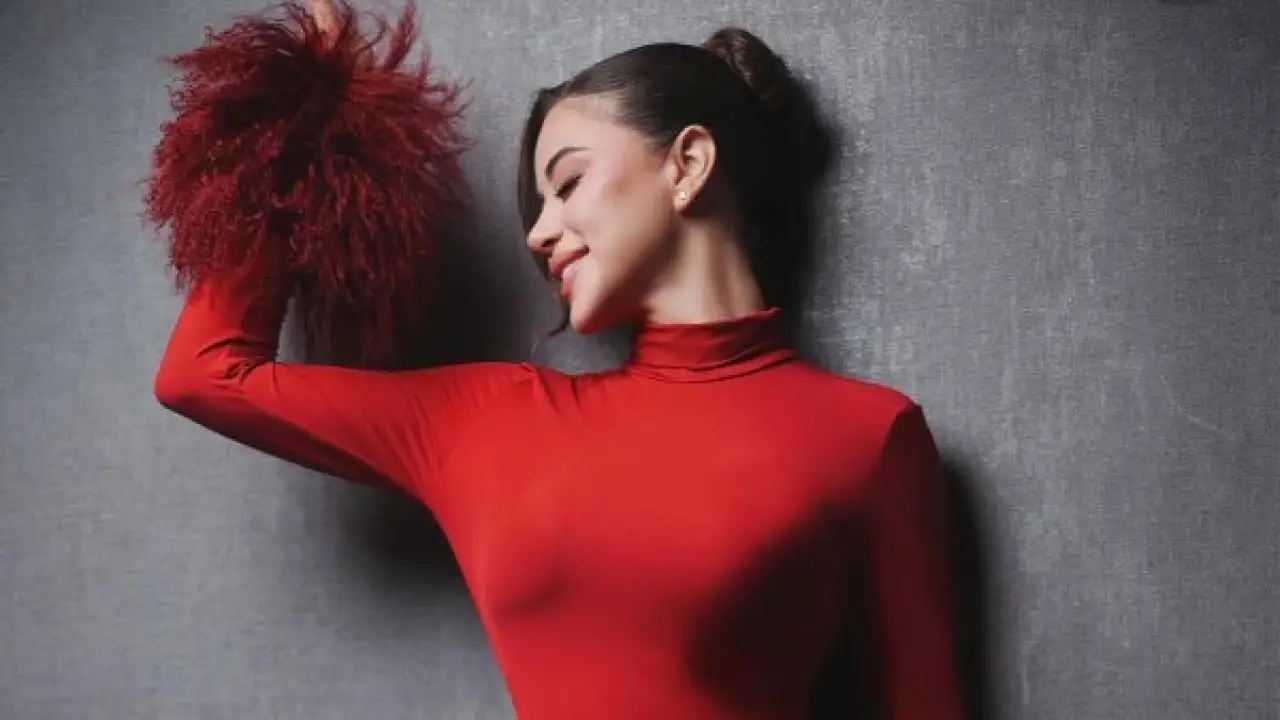 بالأحمر الناري.. يارا السكري تثير عاصفة من الجدل بإطلالة جريئة تخطف الأنظار بمستهل 2026