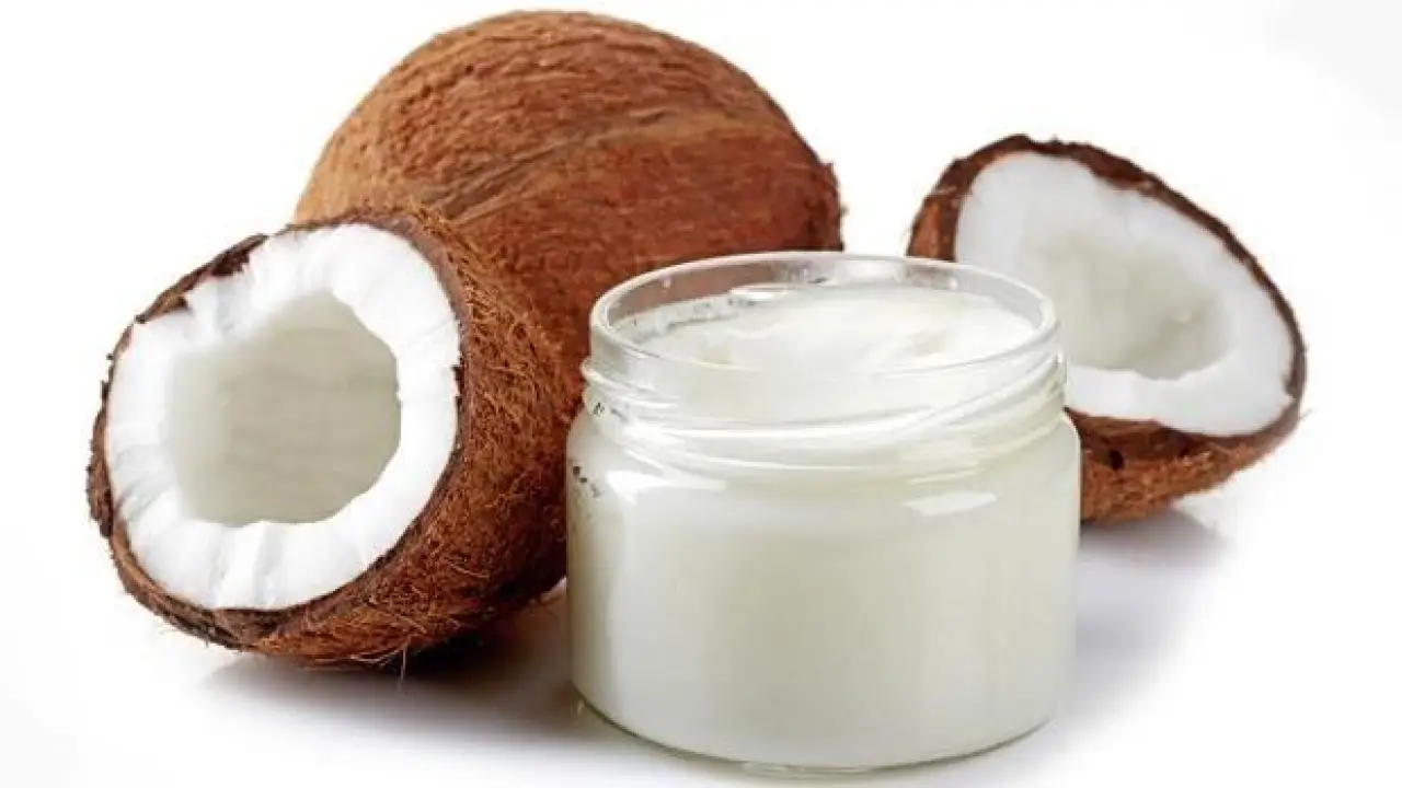 بديل كيميائي صادم.. زيت جوز الهند ينهي أزمات الشعر المستعصية بفعالية تتجاوز التوقعات