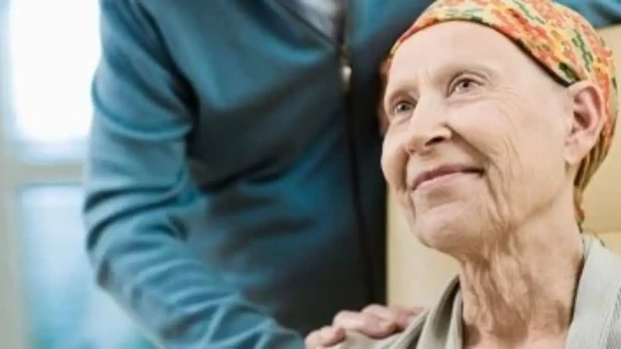 بعد سن الخمسين.. قائمة أطعمة يومية تزيد مخاطر الإصابة بالسرطان وفق تحذيرات طبية حديثة