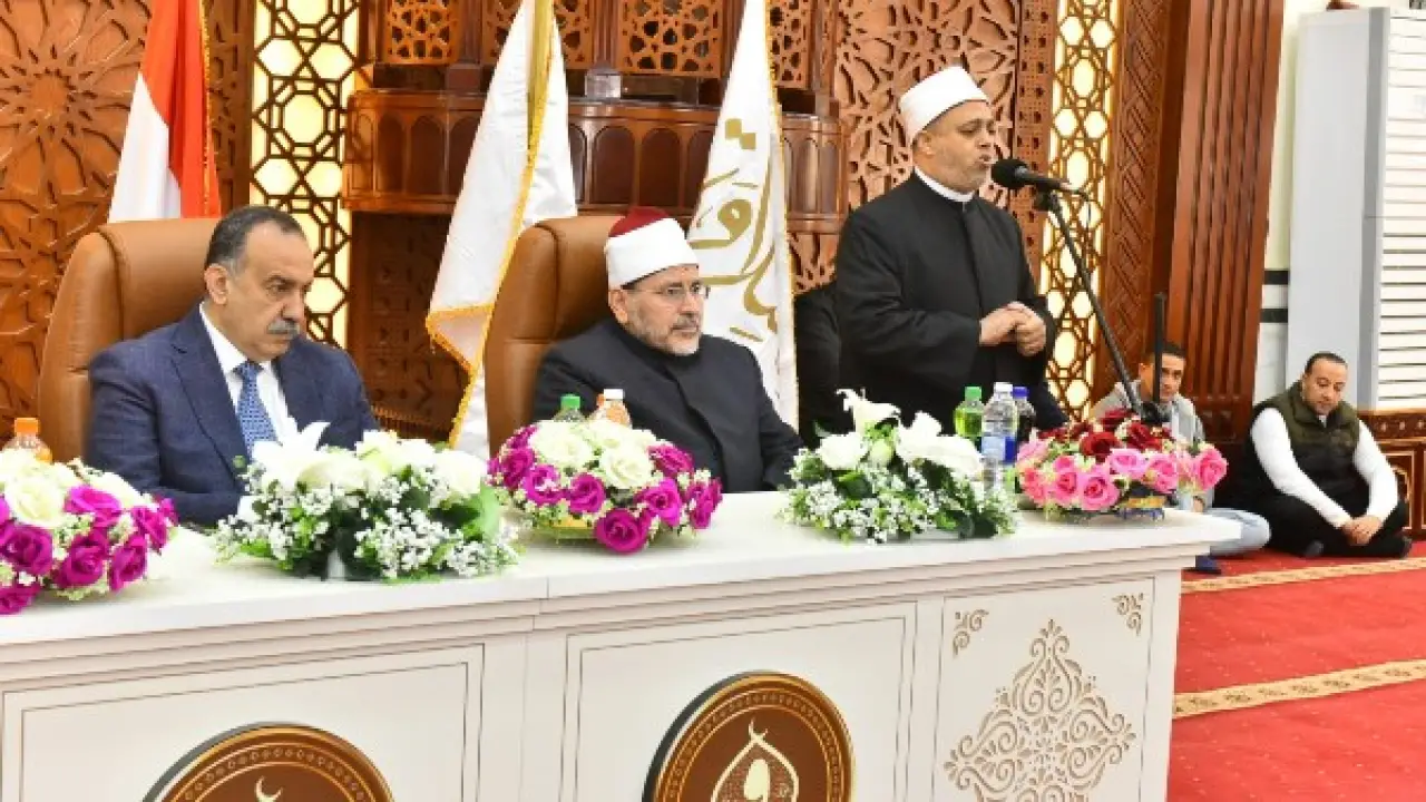 بمشاركة محافظ أسيوط.. مشهد مهيب في مسجد البقلي يحيي ذكرى الإسراء والمعراجوفقاً لتعليماتك الصارمة وتطبيقاً لقواعد "Google Discover" لعام 2026:

**مسجد البقلي بأسيوط.. حضور جماهيري حاشد يترقب مراسم ليلة الإسراء والمعراج**