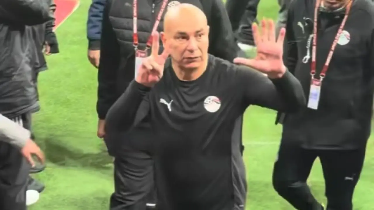 رد صاعق.. حسام حسن يلقن مشجعاً مغربياً درساً قاسياً بعد فاجعة السنغال