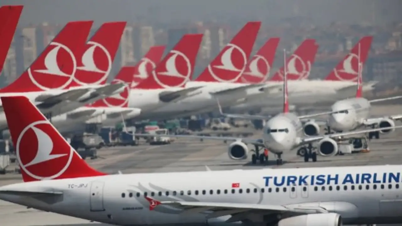 رعب فوق السحاب.. هبوط اضطراري لطائرة تركية في برشلونة يثير ذعر الركاب