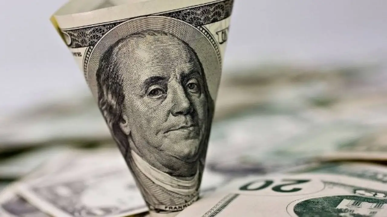 زلزال في البنوك.. سعر الدولار يباغت الجميع في أول تعاملات الخميس بأرقام غير متوقعة