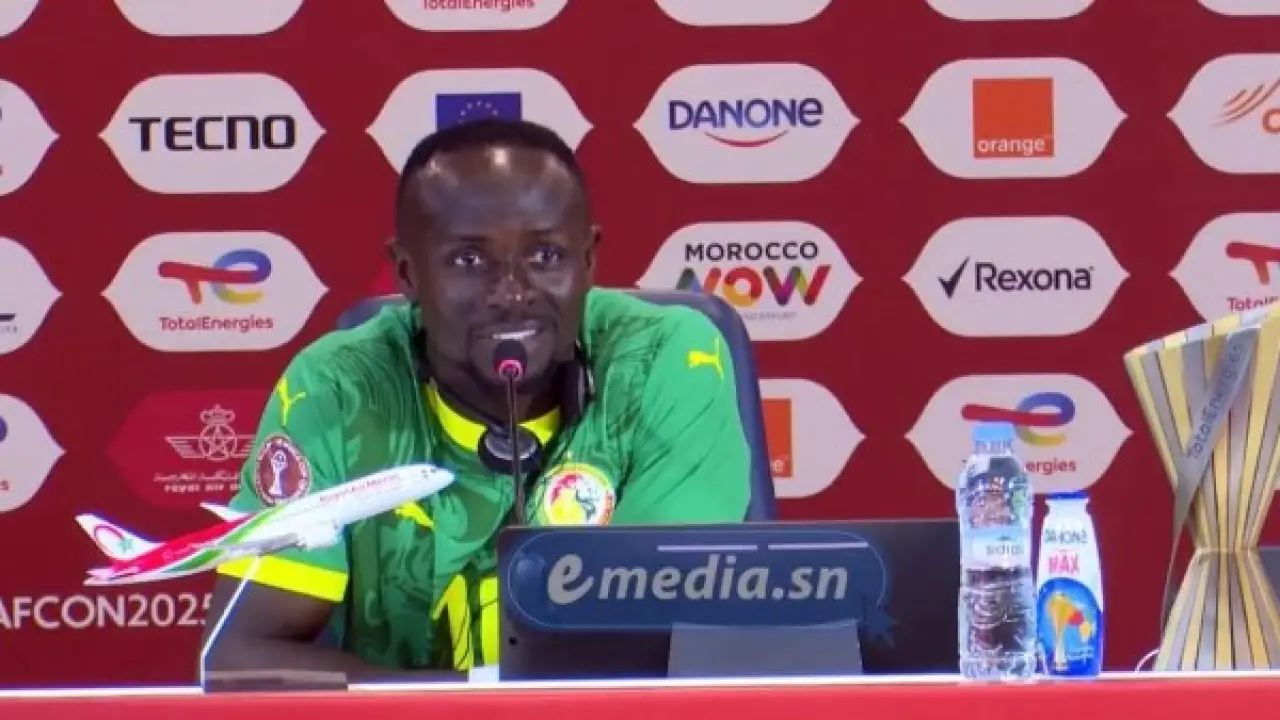 ساديو ماني يكسر صمته.. سر التعامل الحذر مع محمد صلاح لتجنب عقاب محقق