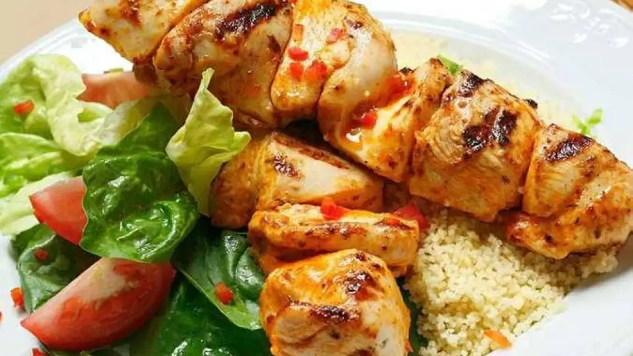 سر التتبيلة المفقودة.. مكون واحد يحول الشيش طاووق لقطعة زبدة في سحور رمضان